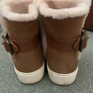 Lightly worn winter shoe